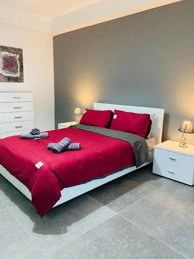 Seaview Apartment- Valletta Views - 8, 49 Tigne Point Mansions Appartement Sliema