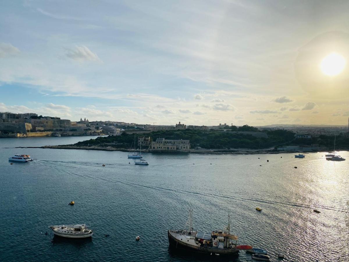 Seaview Apartment- Valletta Views - 8, 49 Tigne Point Mansions Appartement