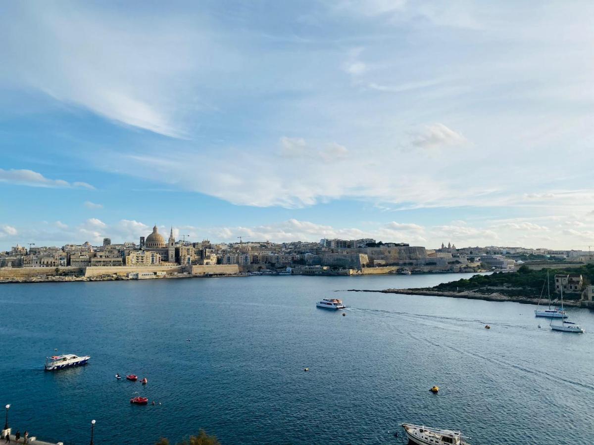 Seaview Apartment- Valletta Views - 8, 49 Tigne Point Mansions * Sliema