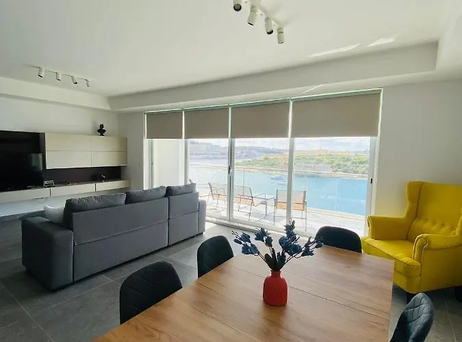 Sliema Seaview Apartment- Valletta Views - Apt 8, 49 Tigne Point Mansions