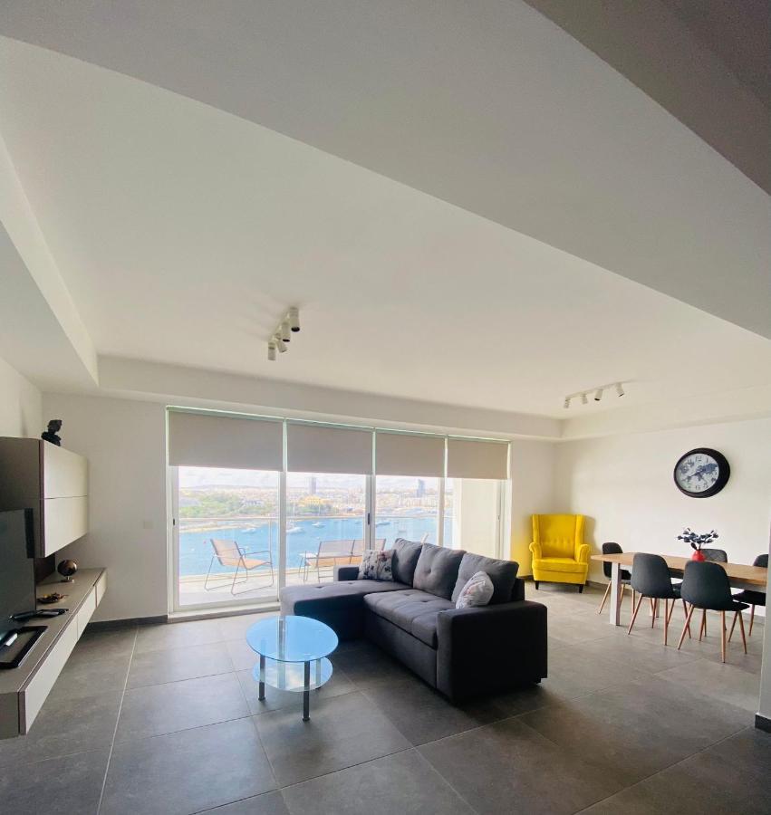 Seaview Apartment- Valletta Views - 8, 49 Tigne Point Mansions Apartment Sliema